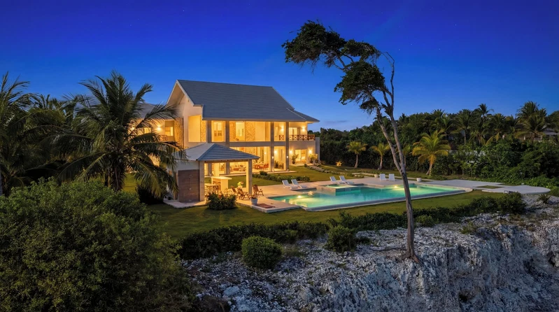 Luxury Villa On a Cliff: Ocean Views, Full Butler/Chef Service, Up to 15 guests