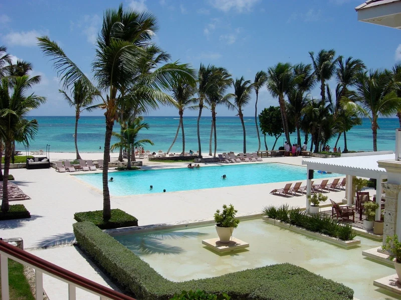 BEACH & GOLF VILLA - PRIVATE POOL-STEPS TO BEACH-CHEF & GOLF CART AVAILABLE!!!