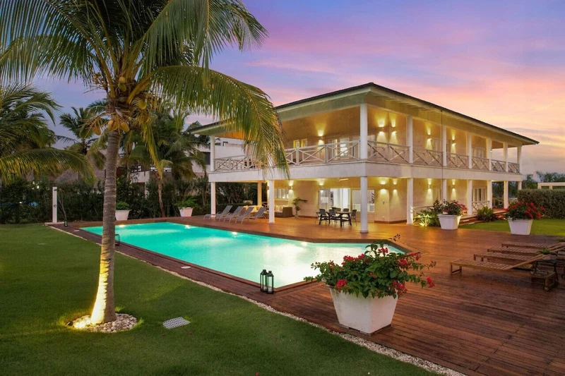 Caleton Estates 52: evening view of the pool and main house